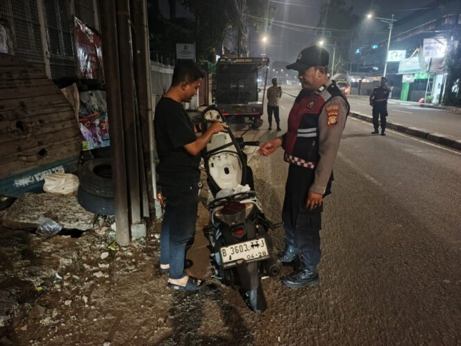 
					Operasi Stationer di KS Tubun, Polsek Metro Tanah Abang Perketat Pengawasan Cegah Gangguan Kamtibmas