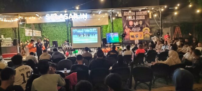 
					Semarak Piala Dunia 2026, Nobar Gembira Korem 052/Wijayakrama Perkokoh Kemanunggalan TNI dengan Rakyat