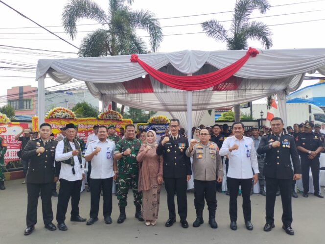 
					Danramil Sepatan dan Camat Beri Kejutan Hari Bhayangkara ke-80 di Polsek Sepatan