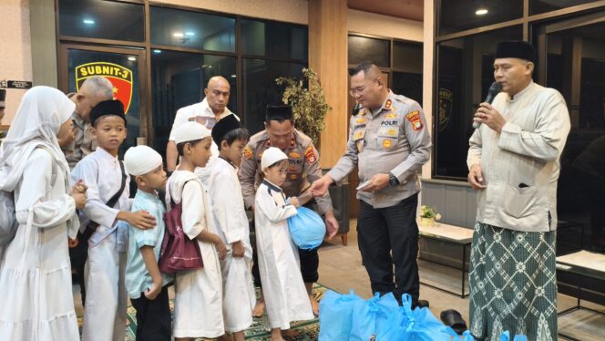 
					Sambut HUT Bhayangkara ke-80, Polsek Metro Menteng Gelar Doa Bersama dan Santuni Anak Yatim