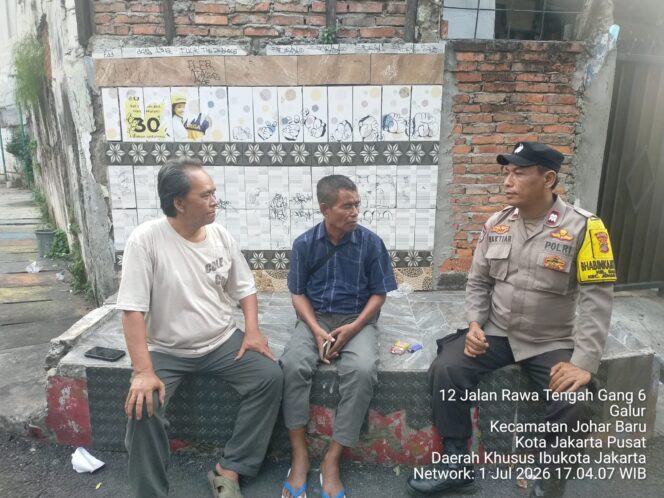 
					Cooling System dan Sambang Warga, Polisi Ajak Masyarakat Jaga Kamtibmas di RW 07 Galur