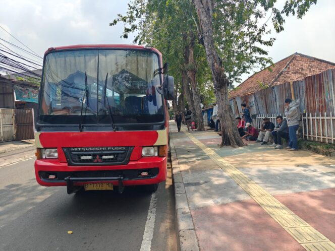 
					Pengawalan Humanis Warnai Keberangkatan Massa Aksi dari Johar Baru Menuju Mabes Polri, Situasi Tetap Kondusif
