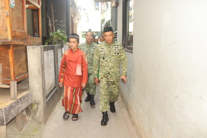
					JENDERAL MASUK GANG, TULUS MENGABDI UNTUK RAKYAT* Danrem 052/Wijayakrama Gelar Sunatan Massal dan Baksos, Ringankan Beban Masyarakat