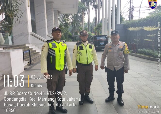 
					Bhabinkamtibmas Gondangdia Perkuat Pengamanan Nasdem Tower