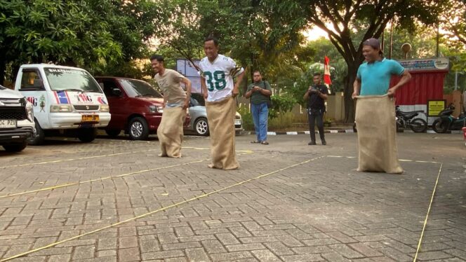 
					Semarak HUT Bhayangkara ke-80, Polsek Kemayoran Satukan Polisi dan Warga Lewat Lomba Penuh Kebersamaan