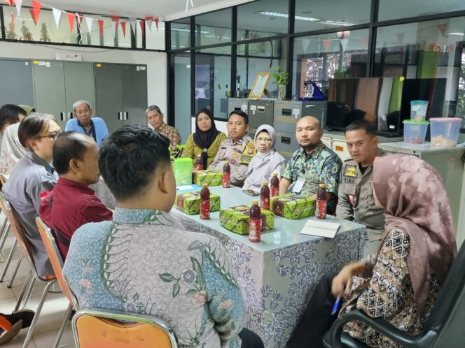 
					Polri Perkuat Sinergi Pascapenertiban Demi Stabilitas Kamtibmas Di Kelurahan Gunung Sahari Utara