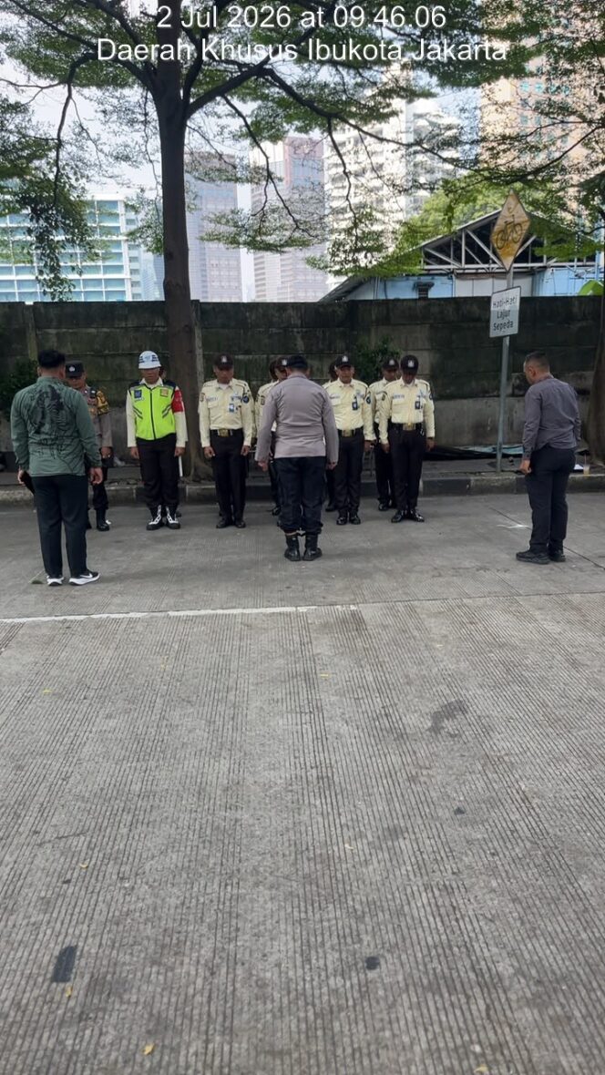 
					Polsek Metro Tanah Abang Gelar Apel Pengamanan Aksi Unjuk Rasa di Kantor PT Soechi Line, Kedepankan Pelayanan Humanis