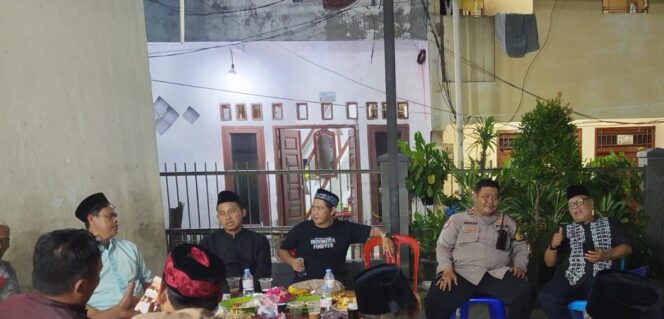 
					Bhabinkamtibmas Kelurahan Petamburan Perkuat Sinergi dengan Warga melalui Patroli Lingkungan dan Siskamling