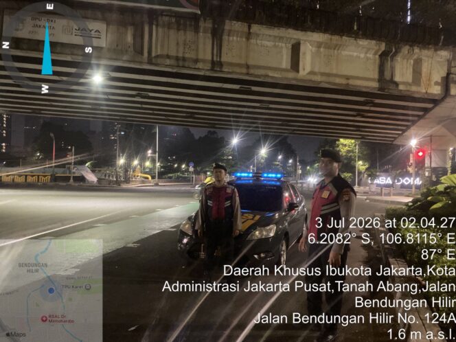 
					Patko 1052 Polsek Metro Tanah Abang Laksanakan Patroli dan Strong Point Dini Hari untuk Antisipasi Kejahatan Jalanan dan Tawuran Warga