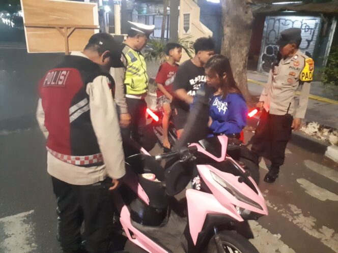 
					Polsek Senen Gelar Operasi Cipta Kondisi di Kawasan Stasiun Senen, Situasi Berjalan Aman dan Kondusif