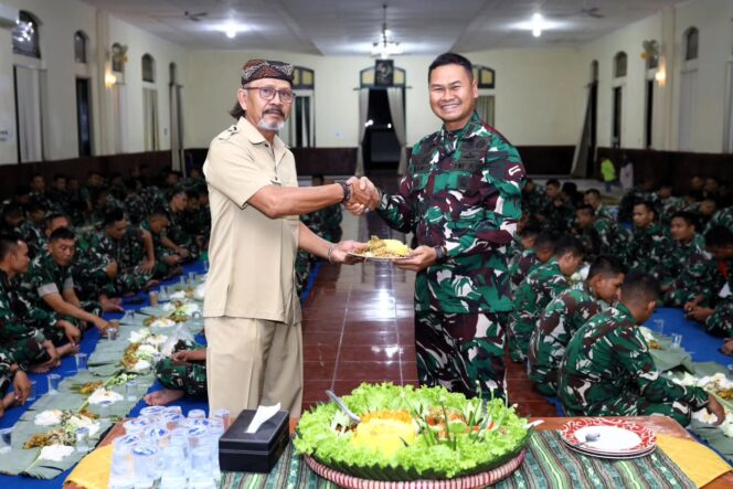 
					Syukuran HUT ke-64 Yonarmed 11 Kostrad Perkuat Soliditas Keluarga Besar Guntur Geni