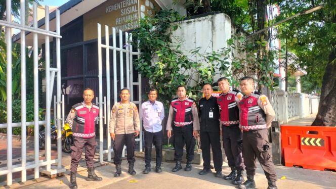 
					Patroli Sambang Objek Vital, Polsek Senen Pastikan Situasi Sejumlah Instansi Strategis Tetap Kondusif
