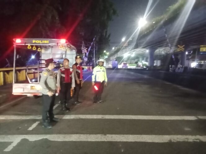 
					Patroli Operasi Cipta Kondisi Polsek Metro Tanah Abang Jaga Stabilitas Kamtibmas Sepanjang Malam Hingga Dini Hari