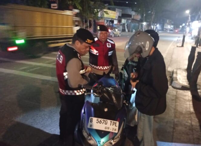 
					Jaga Kamtibmas Tetap Kondusif, Polsek Cempaka Putih Tingkatkan Razia dan Patroli Malam