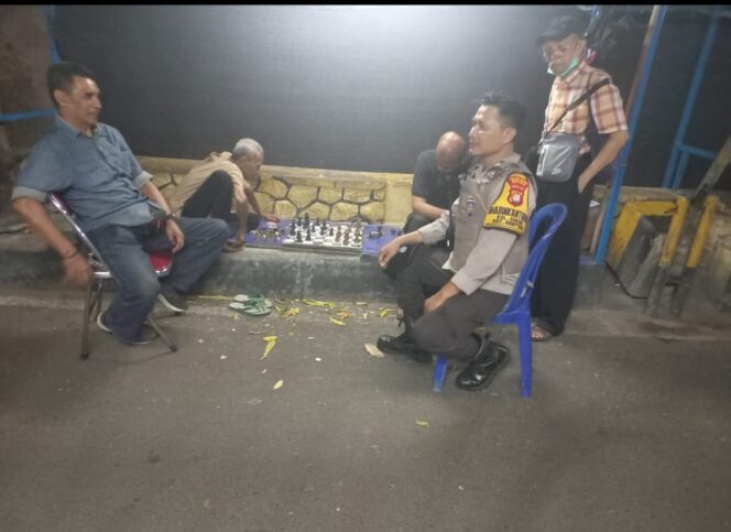 
					Bhabinkamtibmas Perkuat Satkamling, Warga Cikini Diajak Tingkatkan Kewaspadaan