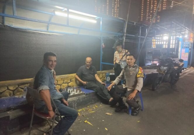 
					Bhabinkamtibmas Perkuat Satkamling, Warga Cikini Diajak Tingkatkan Kewaspadaan