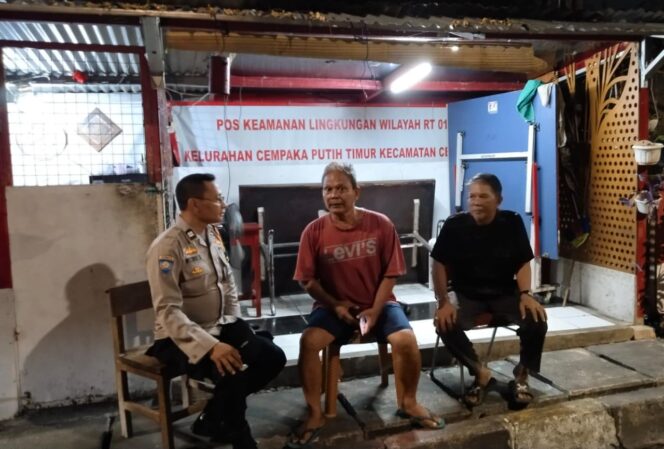
					Melalui Sambang Satkamling, Polisi Perkuat Kewaspadaan Warga terhadap Gangguan Kamtibmas