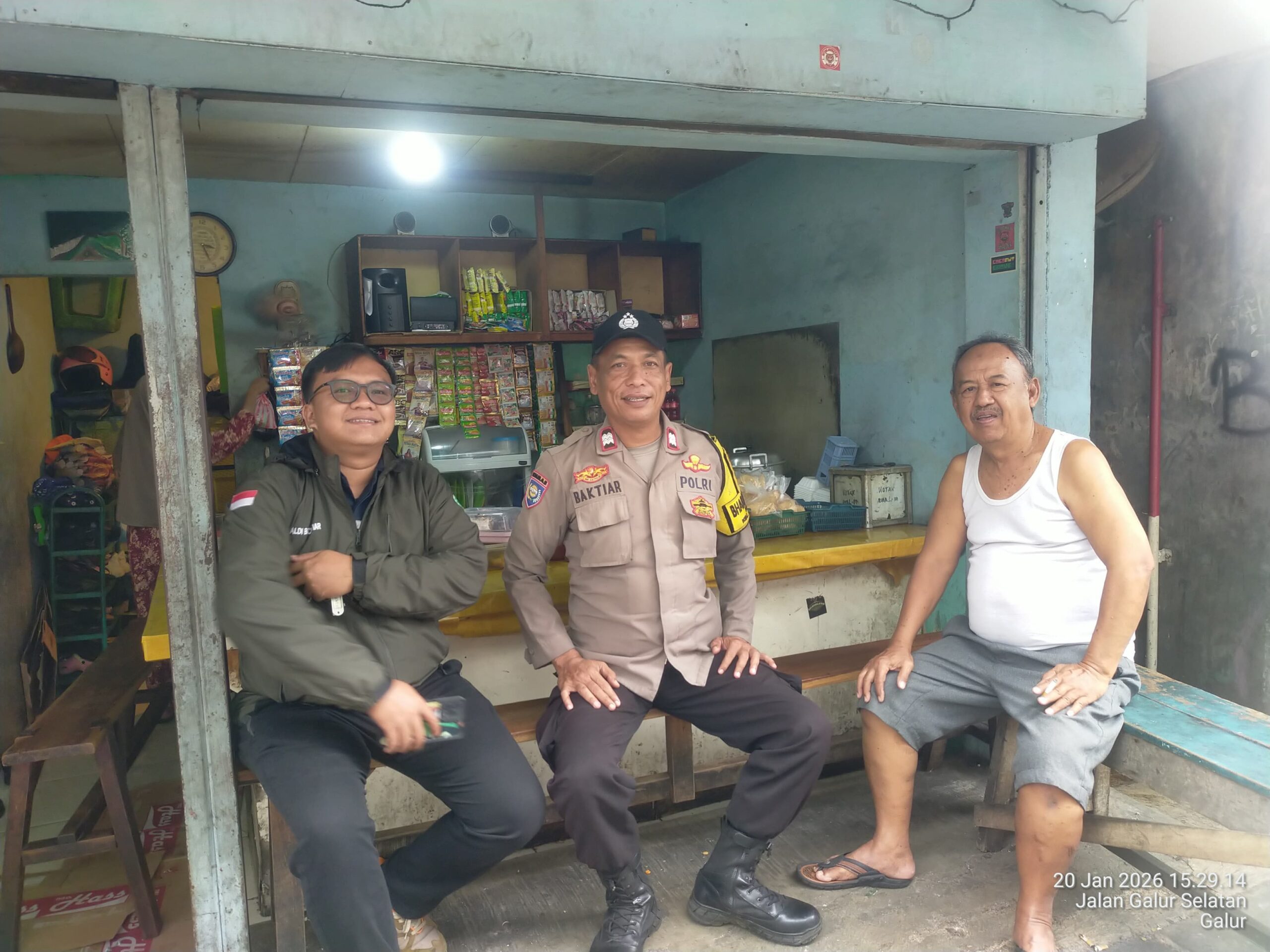 Ngopi Kamtibmas Bersama Warga, Polisi dan Tokoh Masyarakat Galur Perkuat Kewaspadaan Lingkungan