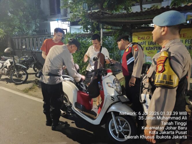 
					Patroli Tengah Malam dan Operasi Cipta Kondisi, Polsek Johar Baru Persempit Ruang Gerak Pelaku Kejahatan Jalanan