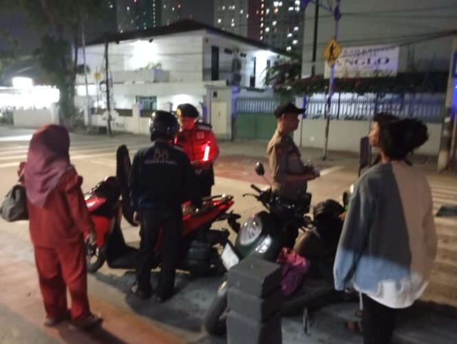 
					Polsek Cempaka Putih Intensifkan Razia dan Patroli Dini Hari, Ciptakan Rasa Aman bagi Warga
