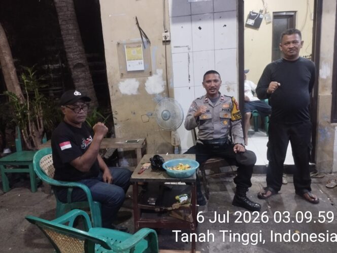
					Patroli Dini Hari, Polisi dan Warga Perkuat Satkamling untuk Jaga Kamtibmas Tanah Tinggi