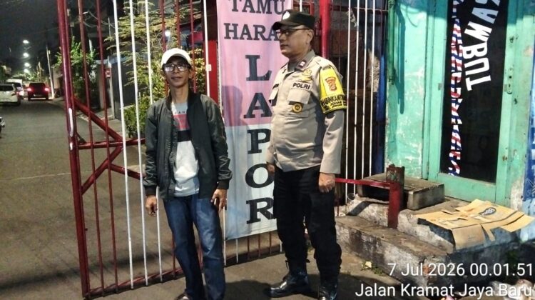 Tamu Wajib Lapor 1×24 Jam, Polisi Sambangi Poskamling RT 15 Johar Baru Perkuat Pengawasan dan Keamanan Lingkungan