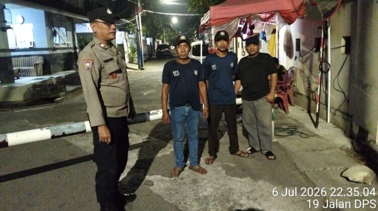 Sambangi Poskamling RW 06, Polisi Ajak Warga Aktifkan Wajib Lapor Tamu dan Perkuat Keamanan Lingkungan
