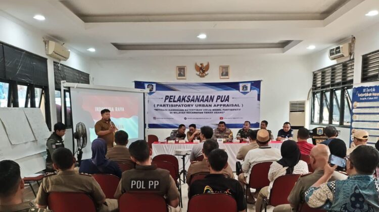 Bhabinkamtibmas Bersama Tiga Pilar Laksanakan Pengamanan dan Hadiri Forum Warga PUA di Kelurahan Petamburan