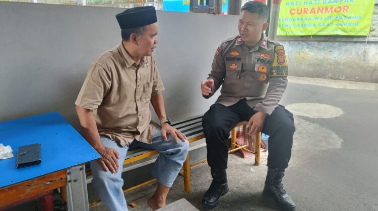 Sambang Ketua RT 05/RW 05, Bhabinkamtibmas Kebon Kacang Perkuat Kemitraan Warga dalam Menjaga Kamtibmas