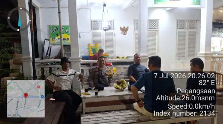 Bhabinkamtibmas Pegangsaan Sambangi Satkamling Dinihari, RW 08 Perkuat Antisipasi Kejahatan