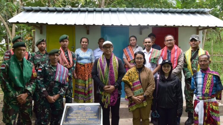 Satgas Pamtas Yonarhanud 2 Kostrad Resmikan MCK untuk SDK Eban 2