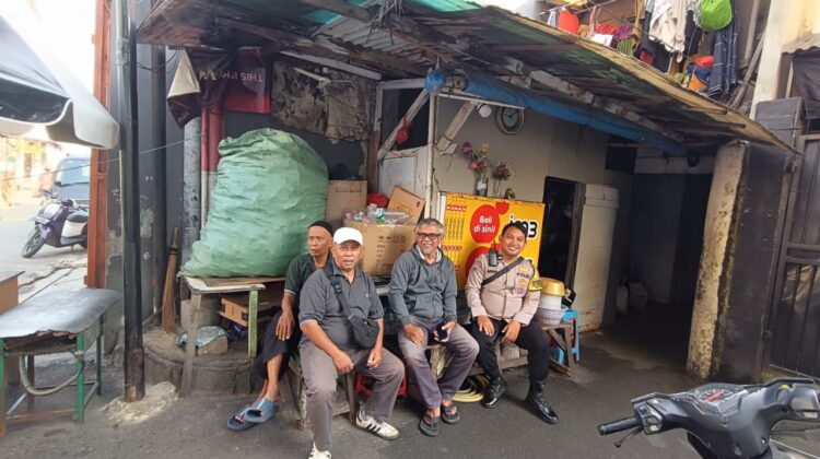 Patroli Jalan Kaki Polri dan FKDM Perkuat Keamanan Permukiman Gunung Sahari Utara