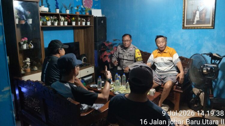 Patroli Sambang Bhabinkamtibmas Johar Baru Perkuat Sinergi Warga Jaga Keamanan Lingkungan