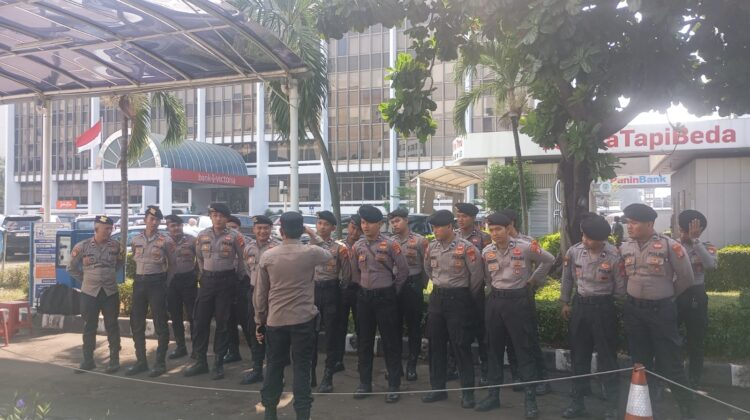 Polsek Metro Tanah Abang Siagakan Personel Amankan Aksi Unjuk Rasa di PT Harita, Gedung Bank Panin