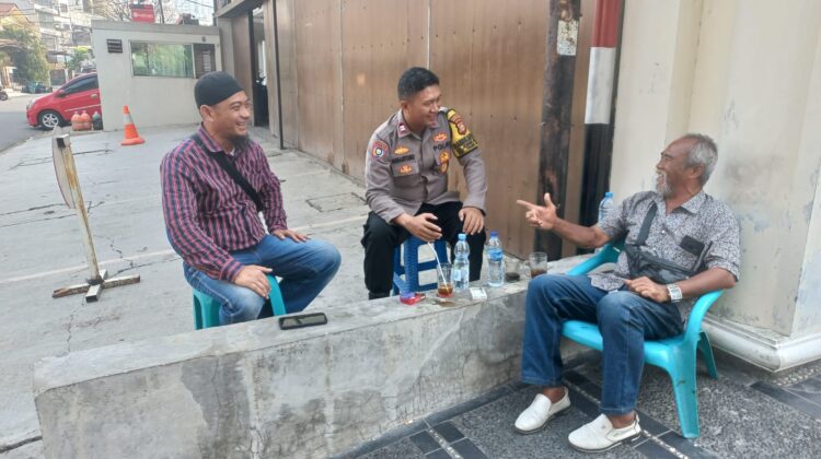 Polri Hadir di Tengah Masyarakat, Bhabinkamtibmas Kebon Kacang Sampaikan Imbauan Kamtibmas kepada Warga RW 04