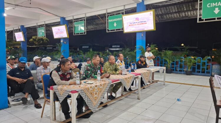 Pererat Kebersamaan, TNI Gelar Nobar Piala Dunia 2026 Bersama Warga di Terminal Kampung Rambutan