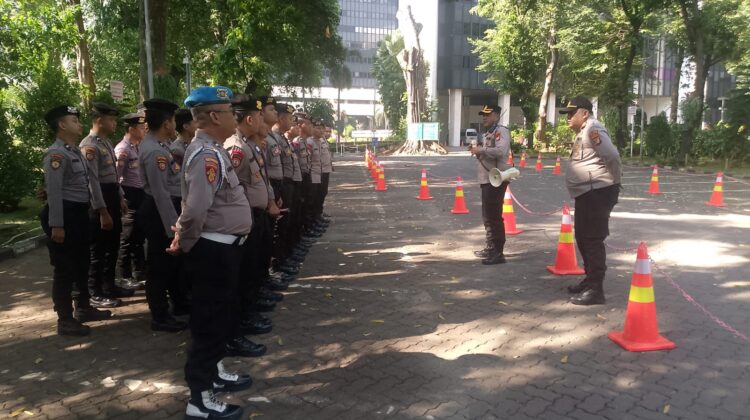 Polsek Metro Tanah Abang Gelar Apel Pengamanan Aksi Unjuk Rasa di Gedung KLHK, Personel Diinstruksikan Humanis dan Profesional