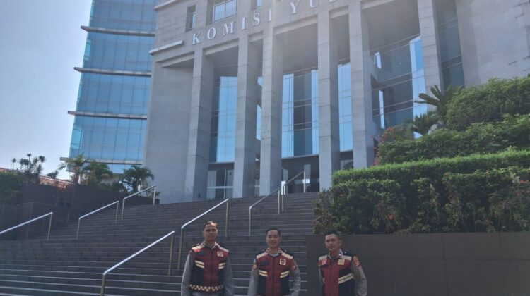 Unit Samapta Polsek Senen Patroli dan Sambangi Komisi Yudisial, Pastikan Situasi Tetap Kondusif