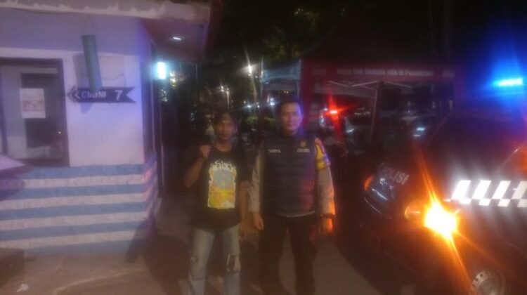 Sambang Satkamling, Bhabinkamtibmas Cikini Ajak Warga Perkuat Patroli Dini Hari