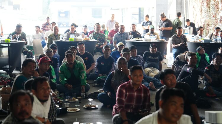 Nobar Piala Dunia Bersama Masyarakat, Korem 052/Wijayakrama Perkuat Kemanunggalan TNI dengan Rakyat