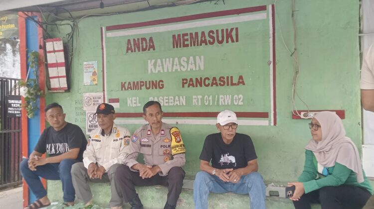 Bhabinkamtibmas Paseban Sambangi Pos RT 01/02, Ingatkan Warga Tingkatkan Kewaspadaan Kamtibmas