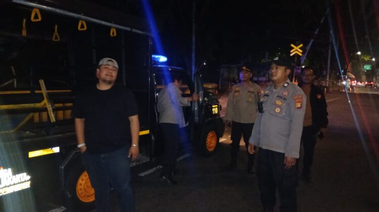 Jelang Dini Hari, Personel Polsek Metro Tanah Abang Perkuat Pengamanan Wilayah Melalui Patroli Kamtibmas