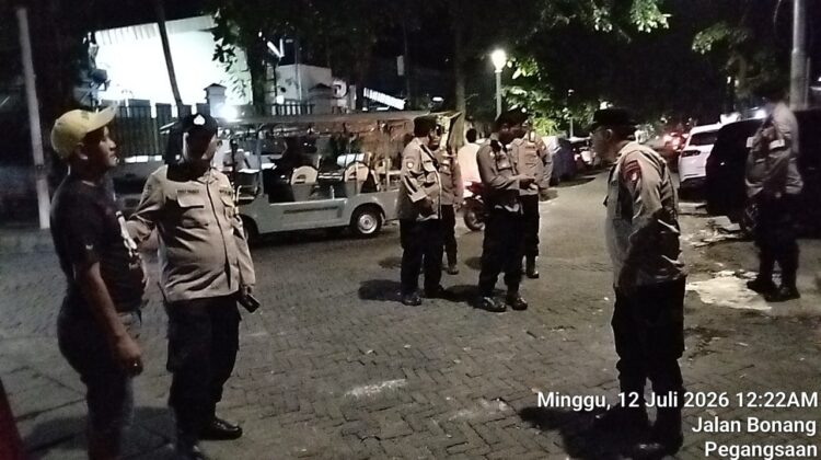 Patroli Humanis di Pasar Emper Bonang, Polisi Perkuat Keamanan Wilayah Pegangsaan