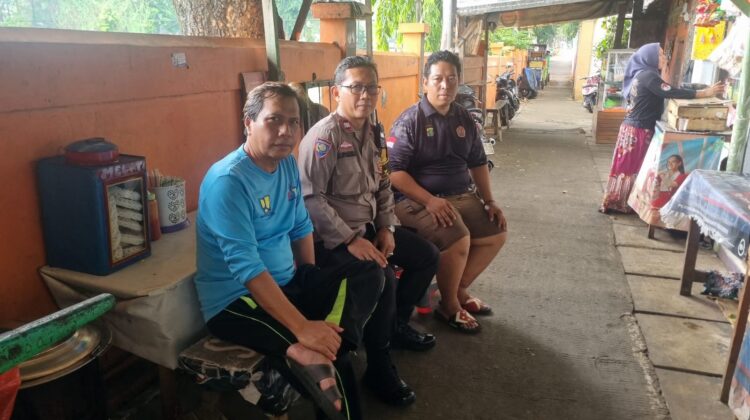 Perkuat Kemitraan dengan Warga RT 14/05, Bhabinkamtibmas Karet Tengsin Laksanakan Sambang Door to Door System Jaga Kamtibmas