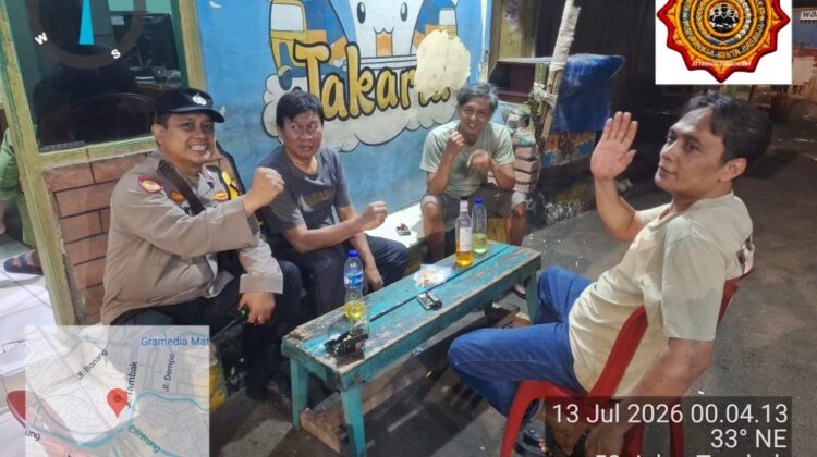 Sambang Dinihari Bhabinkamtibmas Perkuat Satkamling, Cegah Tawuran di Pegangsaan