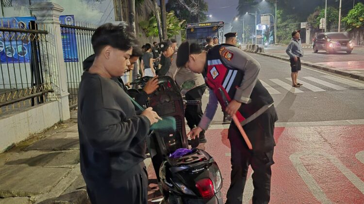 Razia Stasioner Polsek Metro Tanah Abang Amankan Seorang Pria Pembawa Obat Keras, Perkuat Upaya Cegah Gangguan Kamtibmas