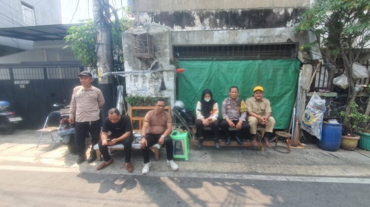 Patroli Dialogis Siang Hari Bersama Tiga Pilar” Perkuat Sinergi Kamtibmas di Pasar Baru