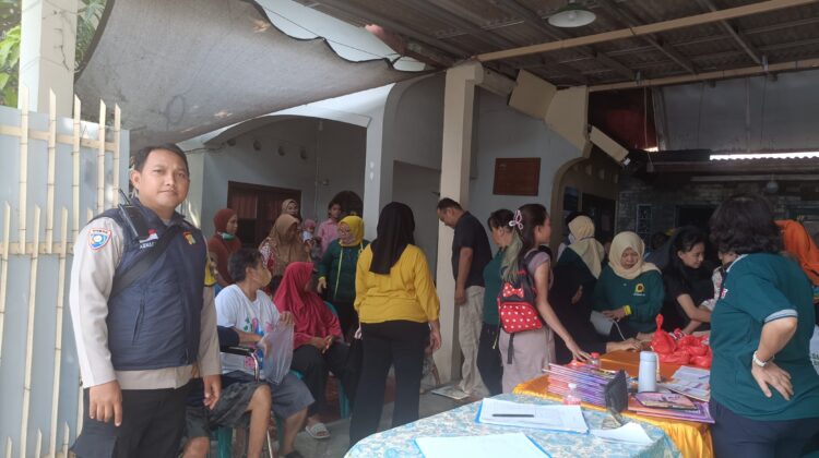 Bhabinkamtibmas Monitor Posyandu Lansia dan Balita di Gunung Sahari Utara