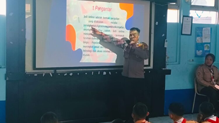 Bhabinkamtibmas Bendungan Hilir Berikan Penyuluhan Bahaya Tawuran dan Kenakalan Remaja kepada Peserta MPLS SMK Dental Asisten Sekesal
