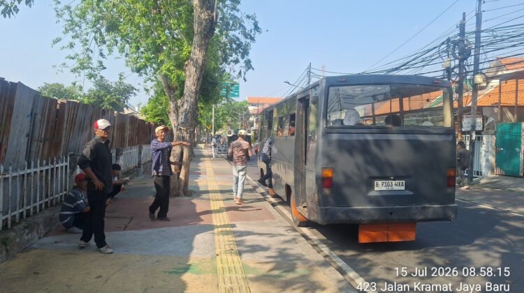 Unit Intelkam Monitoring Keberangkatan Massa Aksi ke Gedung KPK RI, Situasi Berlangsung Aman dan Tertib